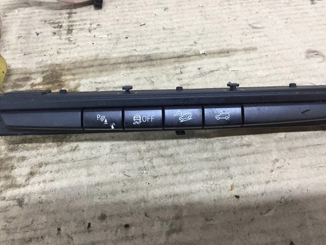 Блок кнопок центральної консолі 61319208218 BMW