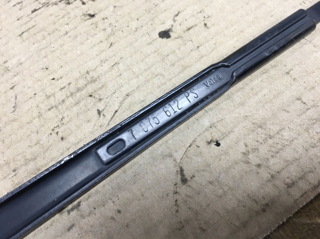 Важіль-поводок двірника лобового скла 61617075612 BMW