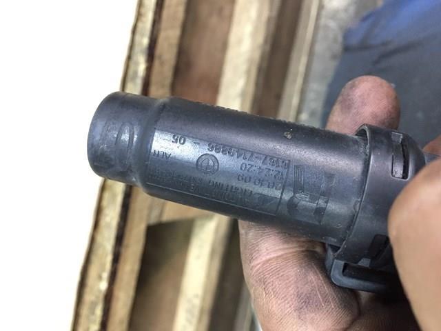 Форсунка омивача фари передньої, правої 61677149886 BMW