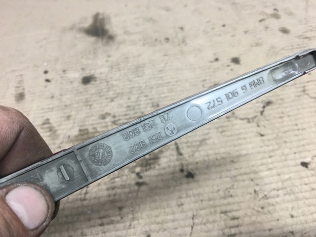 Правий відбивач бампера 63146901572 BMW