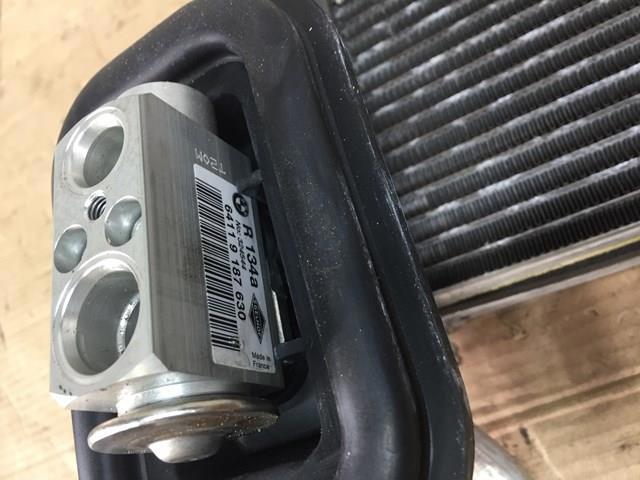 Охолоджувач повітря 64116968201 BMW