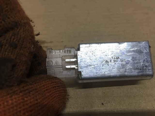 Плафон підсвічення бардачка 6L0947565 VAG