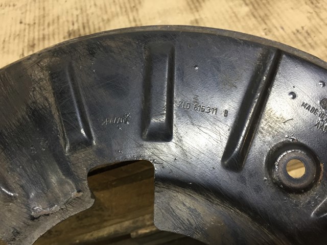 Захист гальмівного диска переднього 7L0615311B VAG