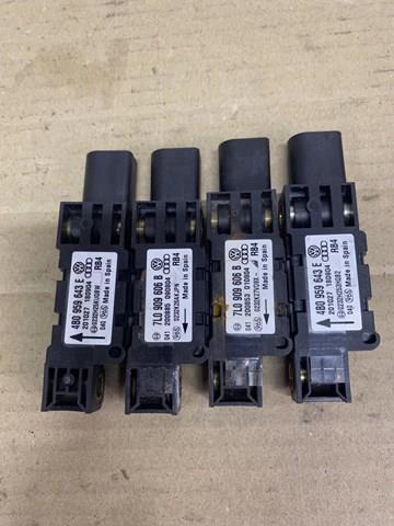 Датчик Ейрбег передній 7L0909606B VAG