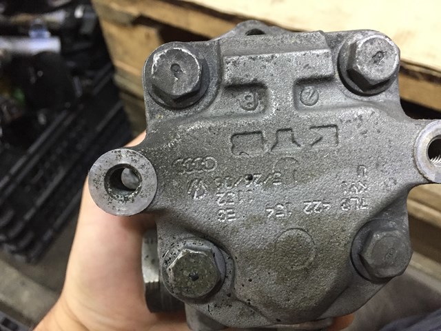 Насос гідропідсилювача 7L8422154ES VAG