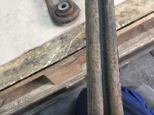 Задня поперечна тяга 7L8501529A VAG