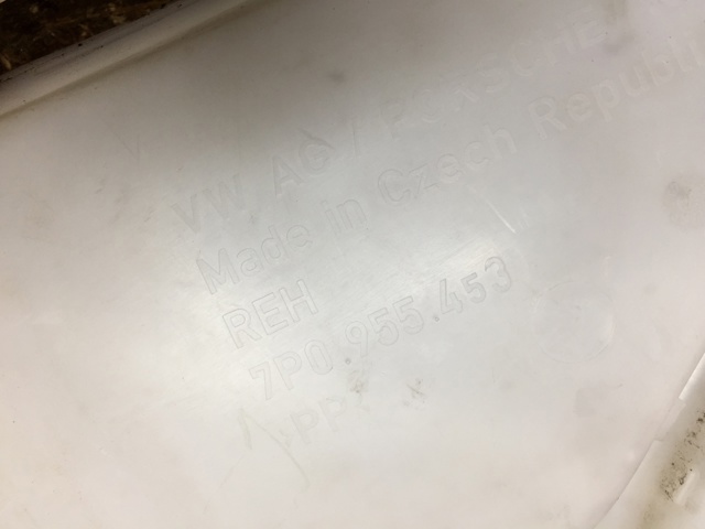 Водяний бачок омивача фар 7P0955453 VAG