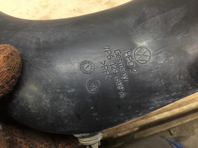 Повітрозабірник повітряного фільтра 7P6129609A VAG