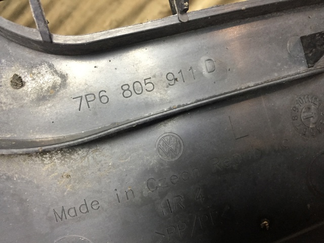 Підкрилок переднього крила, лівий передній 7P6805911D VAG