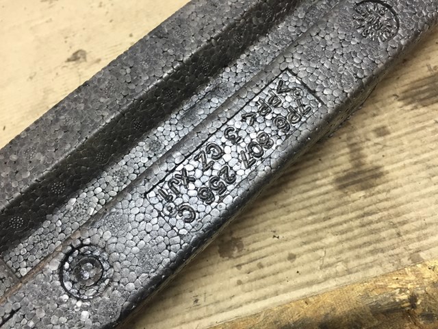 Наповнювач бампера заднього 7P6807256C VAG