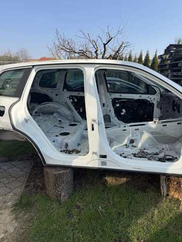 Отвір передніх правих дверей 7P6809836A VAG