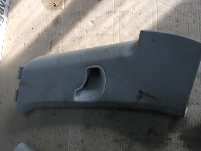 Обшивка стійки кузова внутрішня, задня права 7P6867242G6K8 VAG