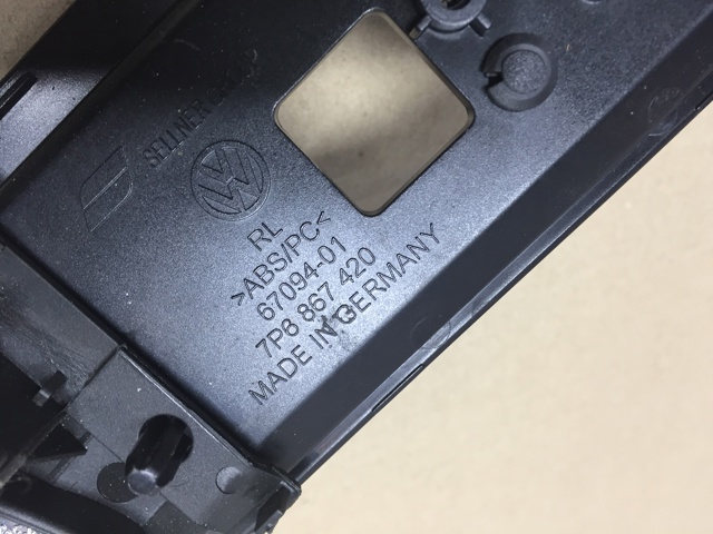 Ручка задньої двері внутрішня права 7P6867420 VAG