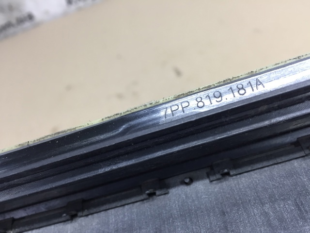 Решітка вентиляційна задня 7PP819181A VAG