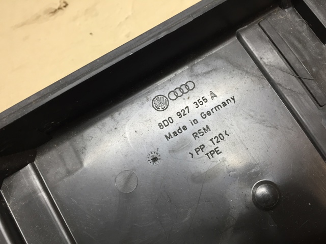 Корпус блоку запобіжників 8D0927355A VAG