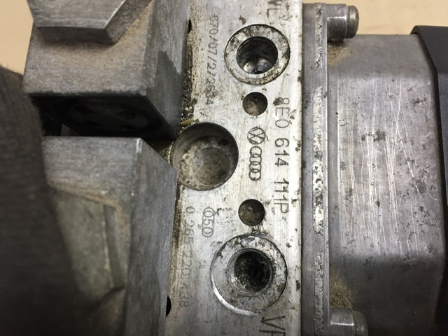 Блок керування АБС (ABS) 8E0614111P VAG