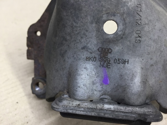 Кронштейн передньої балки 8K0399059H VAG