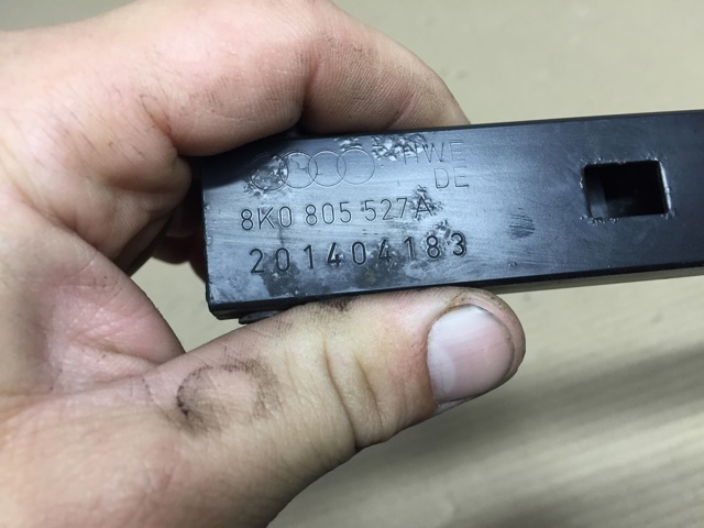Підсилювач супорта радіатора, нижній 8K0805527A VAG