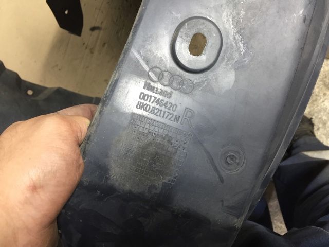 Підкрилок передній правий 8K0821172N VAG