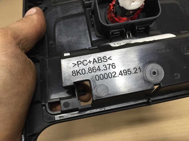 Декоративна накладка центральної консолі 8K0864376 VAG