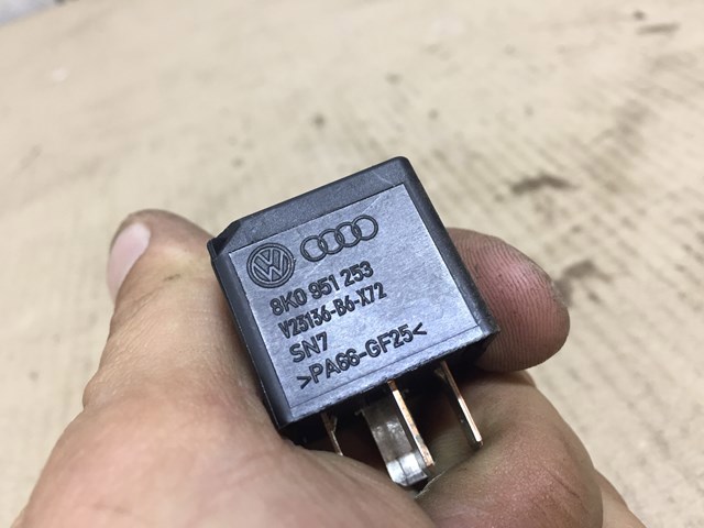 Реле вентилятора 8K0951253 VAG