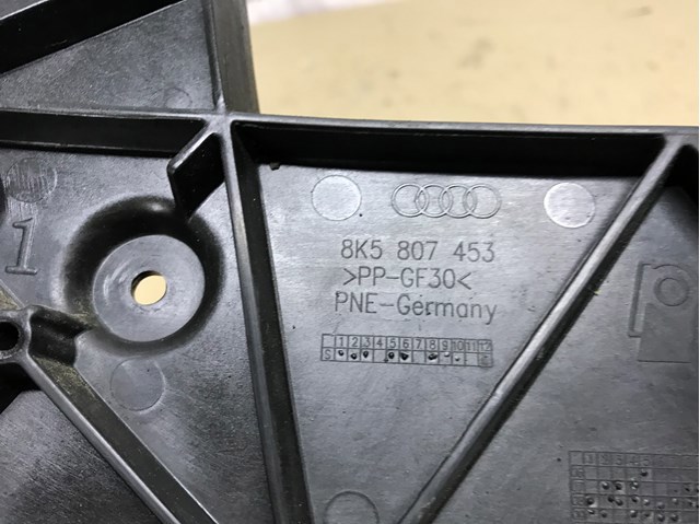 Ліве кріплення заднього бампера 8K5807453 VAG