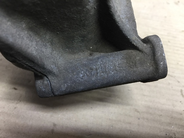 Права подушка двигуна 8R0199381B VAG
