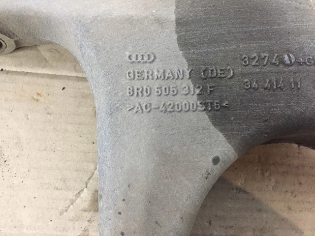Важіль задньої підвіски нижній, правий 8R0505312F VAG