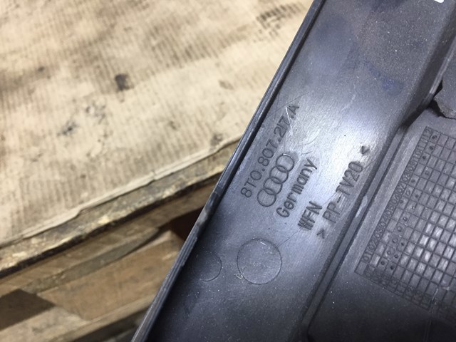 Переднє ікло бампера 8T0807217A VAG