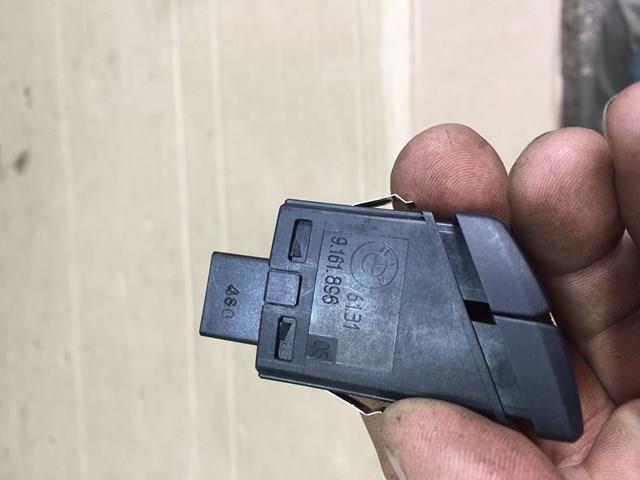 Аварійна кнопка 9161896 BMW