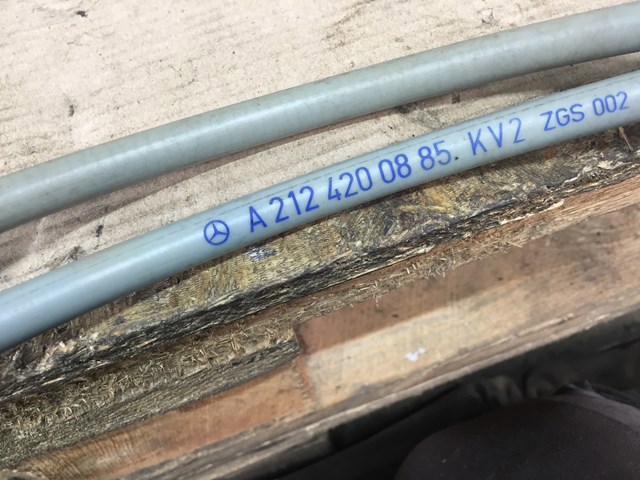 Трос стоянкового гальма передній A2124200885 MERCEDES