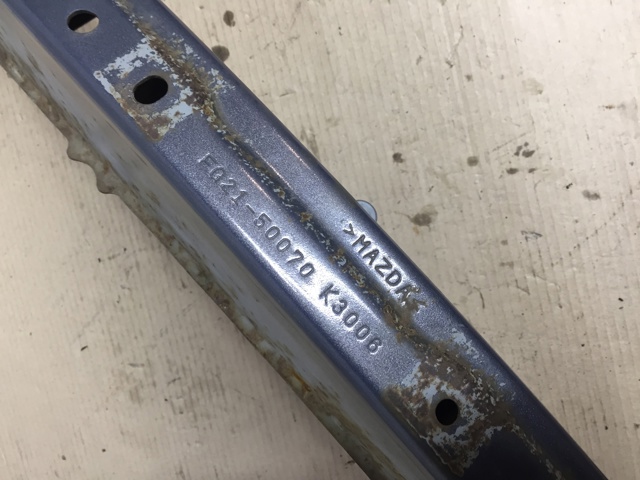 Швелер переднього бампера EG2150070 MAZDA