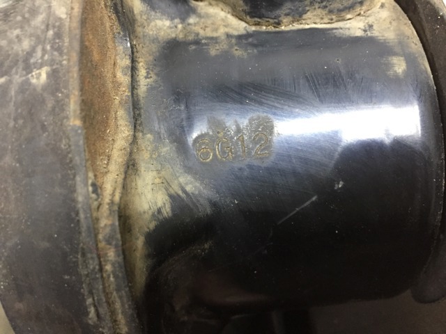 Ліва опора двигуна L23439070B MAZDA