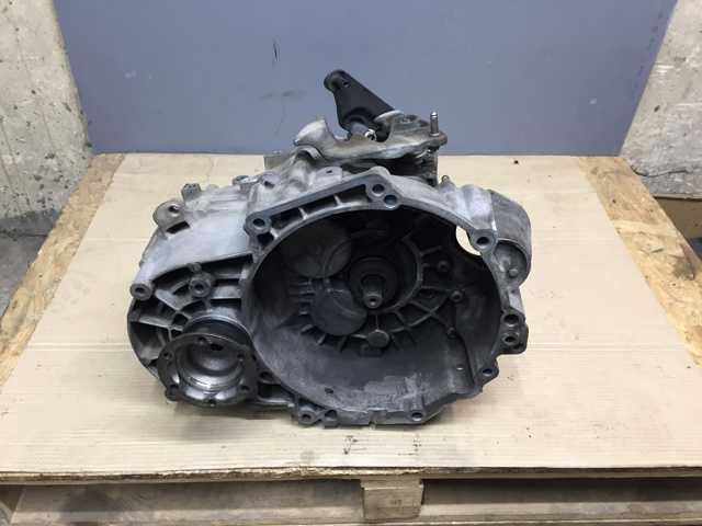 Коробка механіка в зборі 02Q300050E VAG