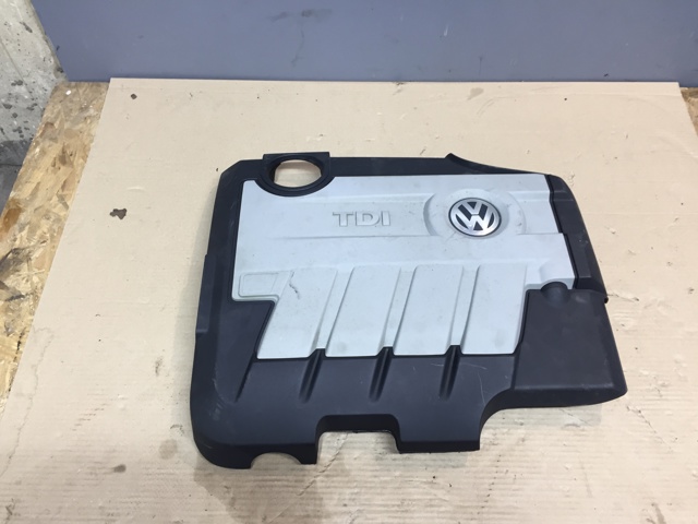 Кришка двигуна декоративна 03L103925AM VAG