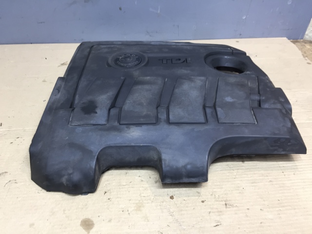 Кришка двигуна декоративна 03L103925BA VAG