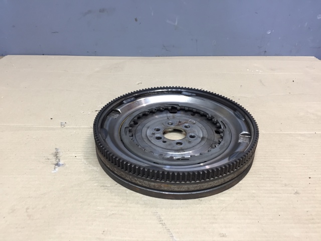 Маховик двигуна 03L105266DP VAG