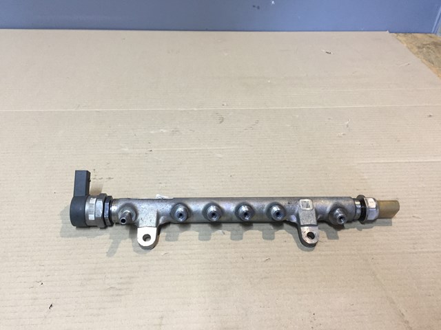 Рампа форсунок системи упорскування палива 03L130089A VAG