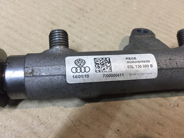 Рампа форсунок системи упорскування палива 03L130089B VAG