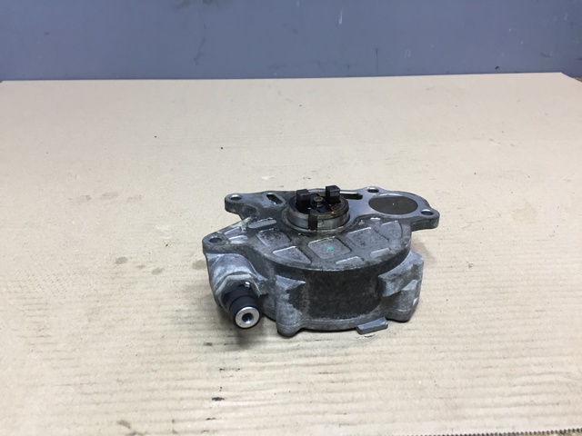Насос вакуумний 03L145100 VAG