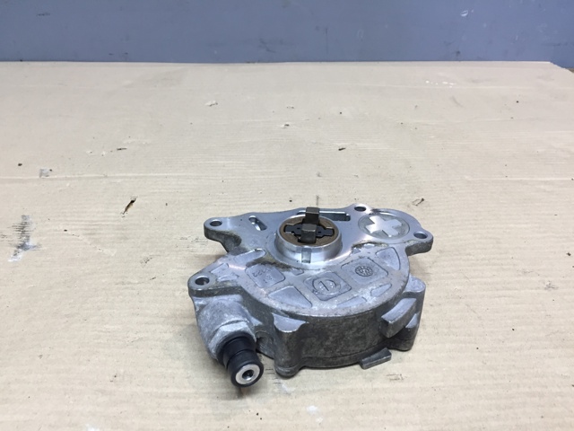 Насос вакуумний 03L145100G VAG