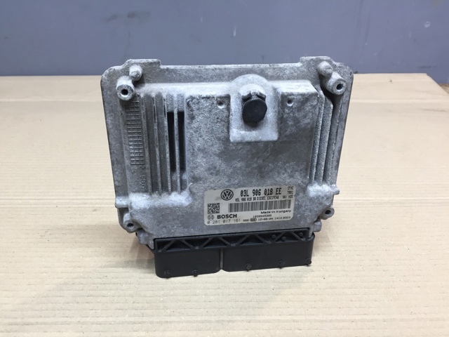 Блок електронного управління 03L906018EE VAG