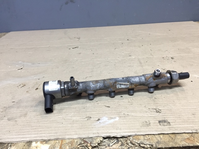 Рампа форсунок системи упорскування палива 04L130089F VAG