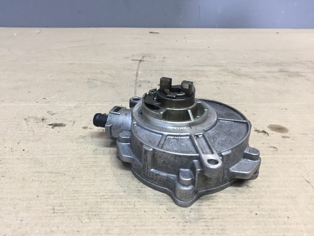 Насос вакуумний 06E145100R VAG