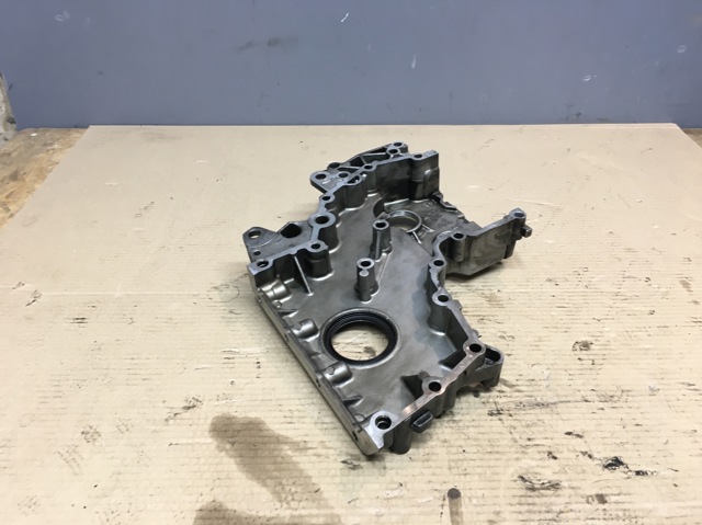 Кришка двигуна передня 11147786751 BMW