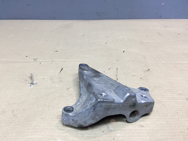 Кріплення подушки коробки передач 1K0199117BQ VAG