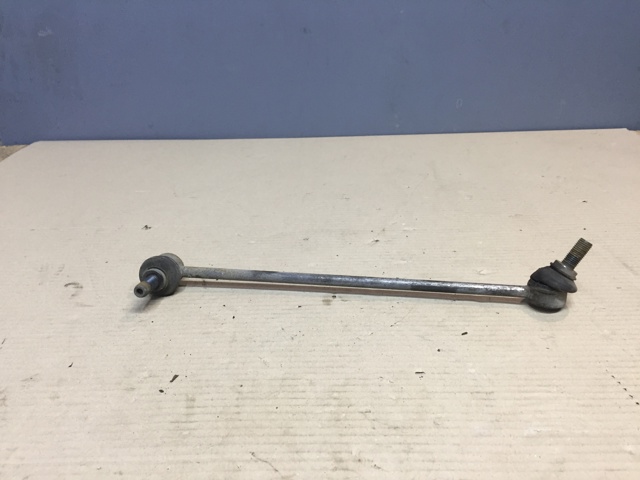 Тяга переднього стабілізатора Ауді Ку 3