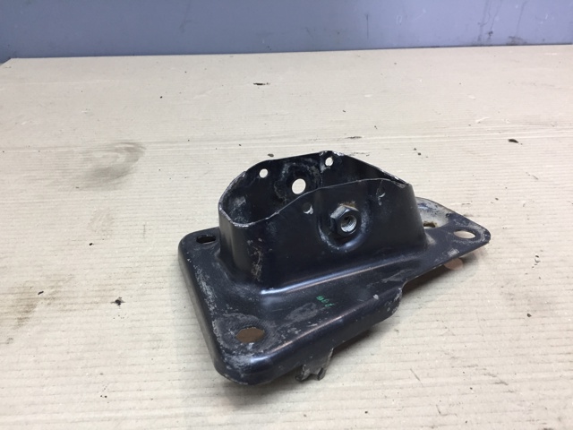 Кронштейн задньої балки 1K0505129L VAG