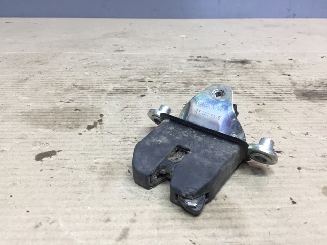 Замок задніх дверей 1Z5827501E VAG