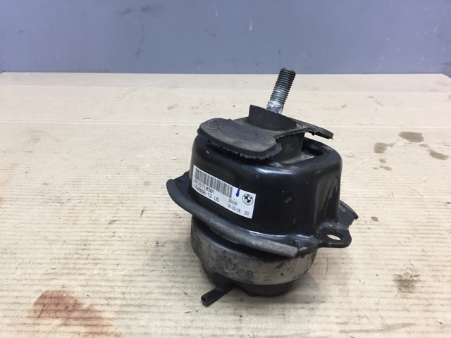 Ліва подушка двигуна 22116795418 BMW